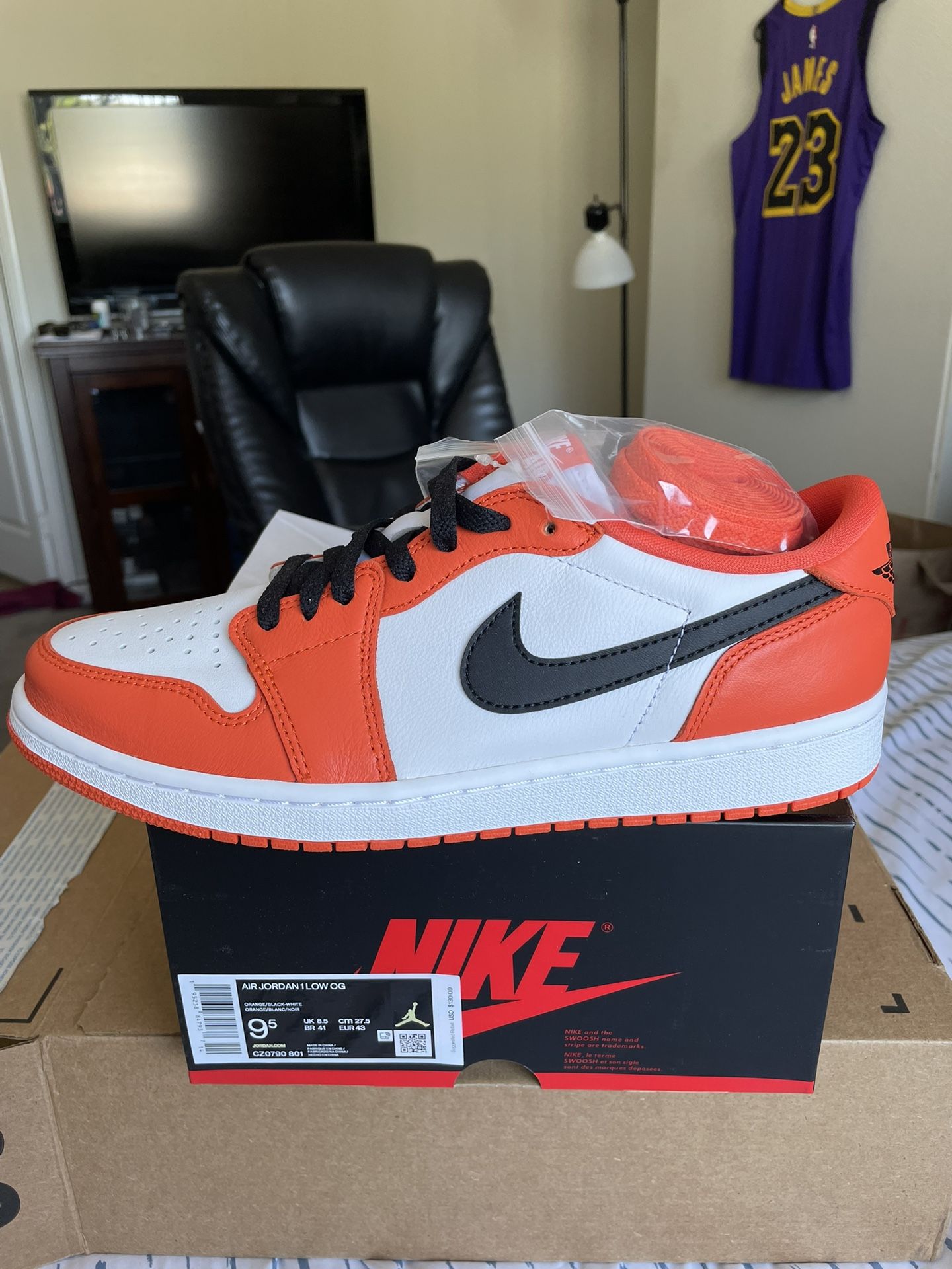 Jordan 1 low starfish brand new sealed .  Size 9.5 men 