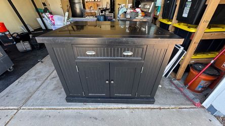 Gouldsboro Kitchen Island with Granite Top