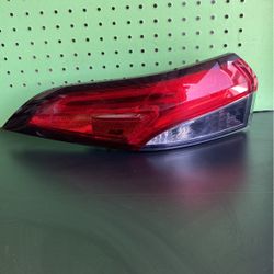 2020-2022 TOYOTA COROLLA SEDAN REAR LEFT OEM TAIL LIGHT