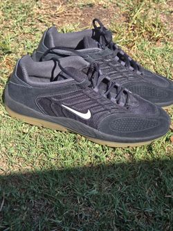 Nike shoes black