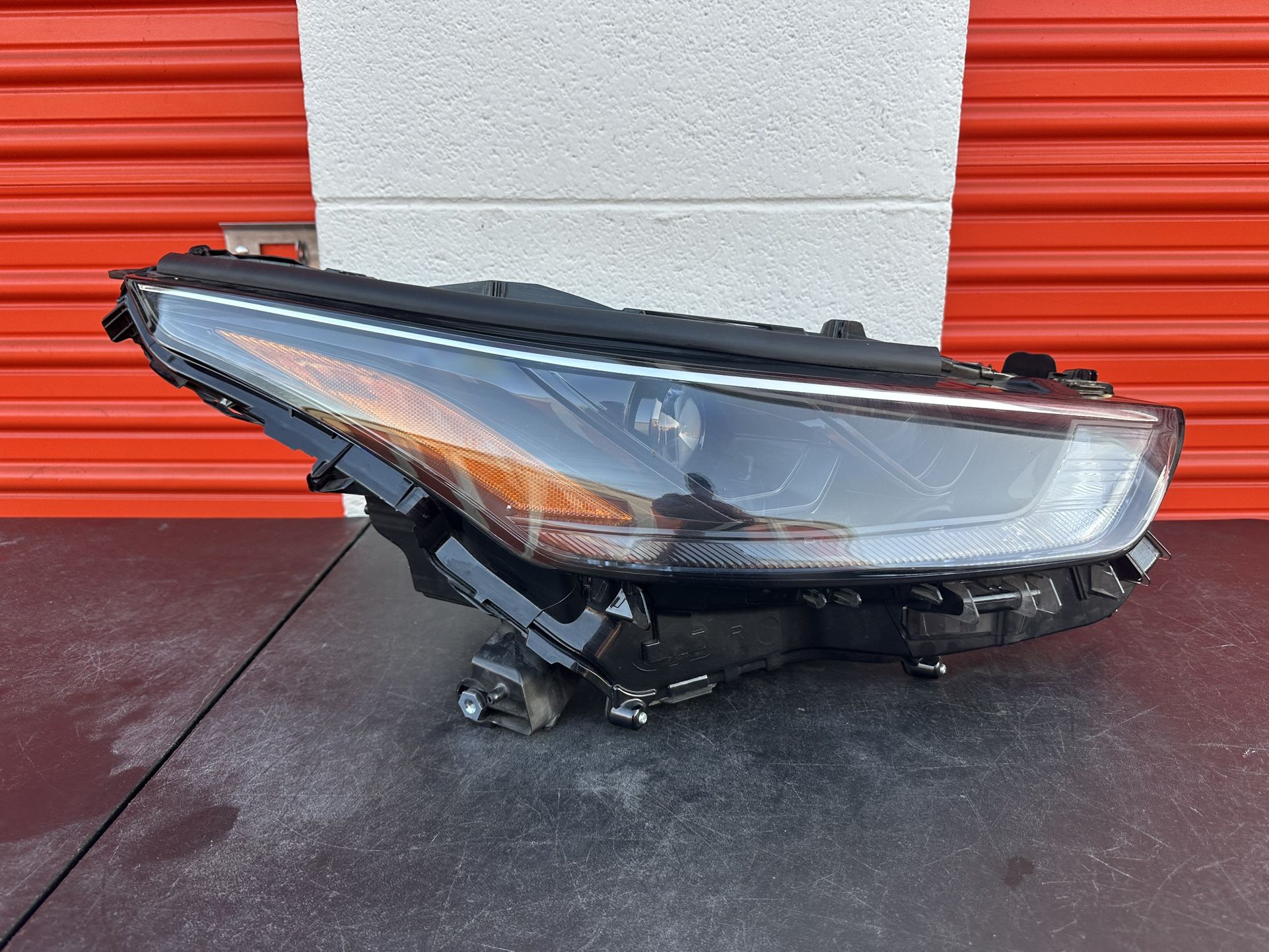 2020-2021-2022-2023 -2024 TOYOTA HIGHLANDER RIGHT PASSENGER SIDE HEADLIGHT OEM