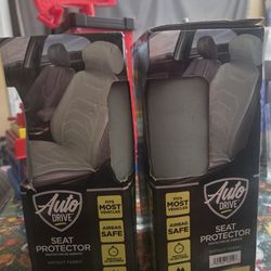 Seat covers,  a pair. Waterproof. Swimsuit!    Hablo Español se vende covertores w inza bb