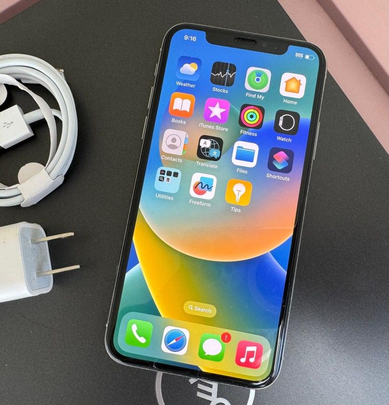 iPhone X , Unlocked for all Company Carrier , Excellent Condition Like New