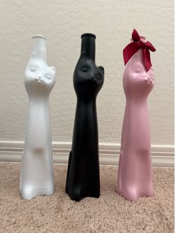 Cat wine bottles