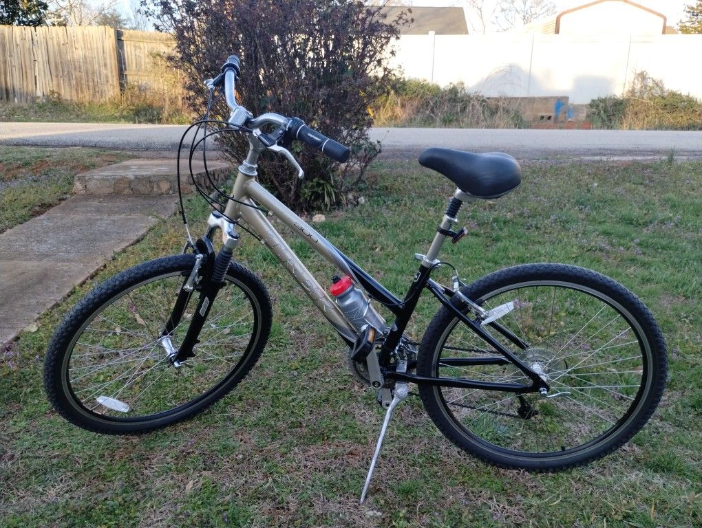 Like New Utility/Hybrid >
14.5" TREK Navigator 300 Aluminum Comfort Commuter Bike ~5'2"-5'6" 26 Wheels