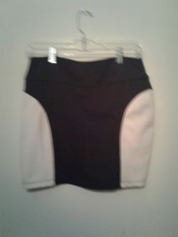 Basic House brand name skirt size large