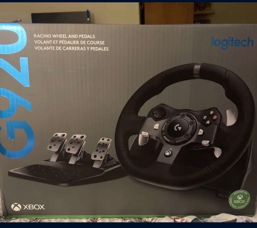  Logitech G920 Driving Force Racing Wheel and Pedals