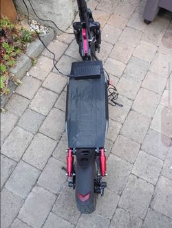 iScooter iX3 - ELECTRIC E-SCOOTER. (W/ charger)