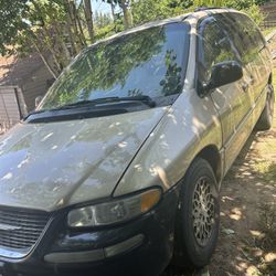 1998 Chrysler Town & Country