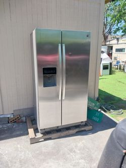 Doesn't Get Cold I Don't Know What's Wrong With It Selling Cheap Probably Needs Freon I Don't Know If Your Intrested Let Me Know