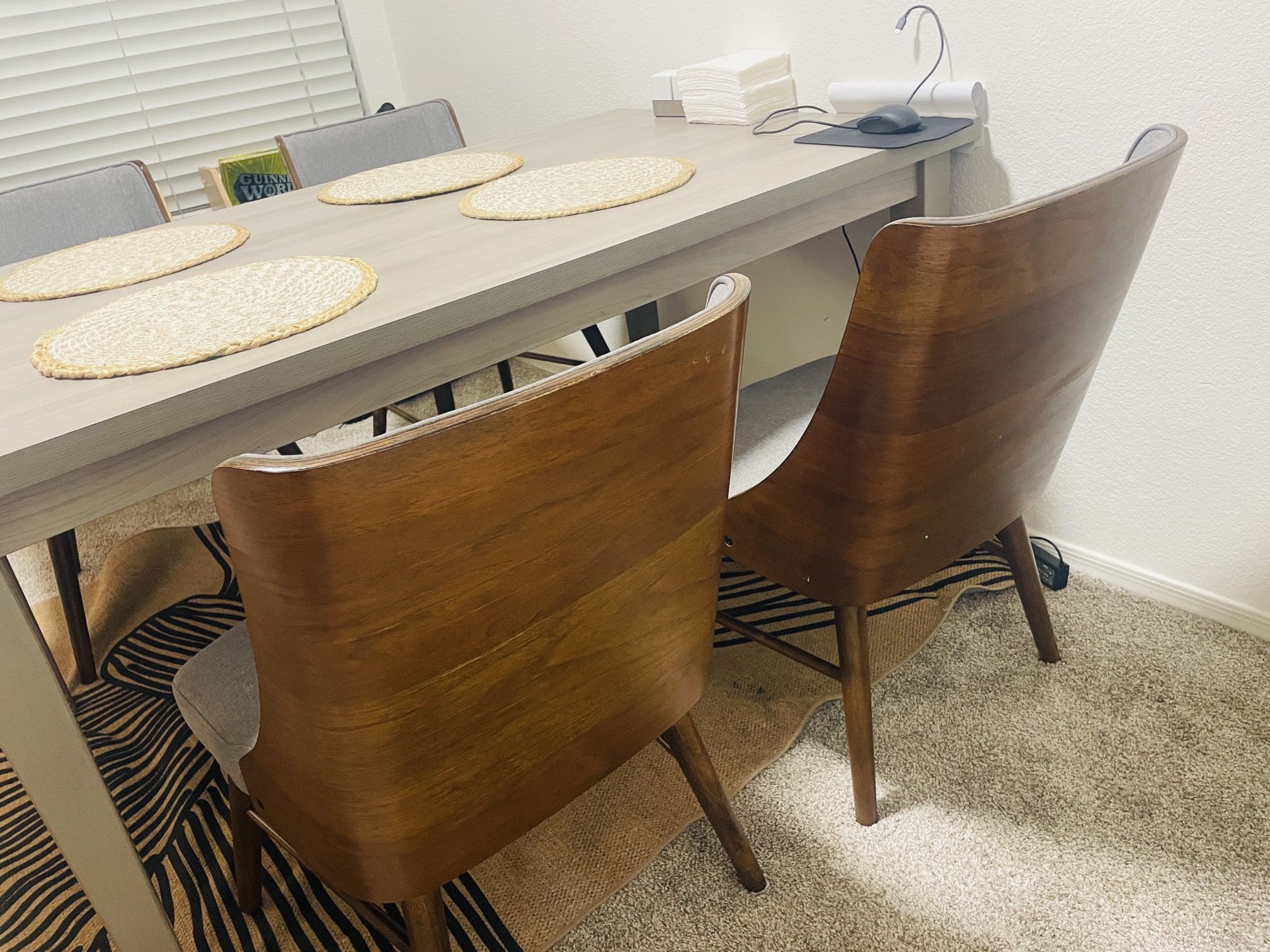 Only 4 Dinning Chairs Set 