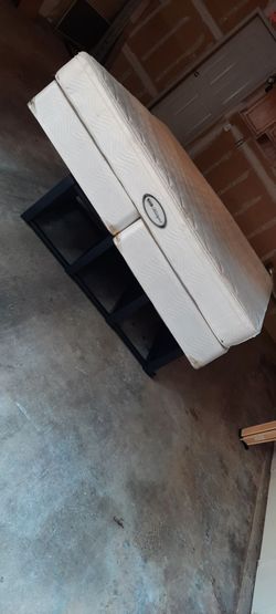 King Size medium firm mattress and box springs in Port Orchard. $75.00