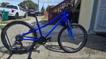 Specialized HotRock 24"Tires
Like New