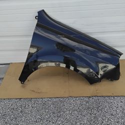 Nice Black 2005 To 2007 Ford Five Hundred Right Passenger Front Fender OEM Like New. 