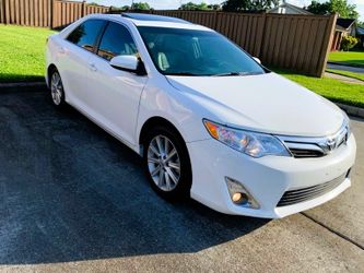 Toyota Camry XLE - Super condition