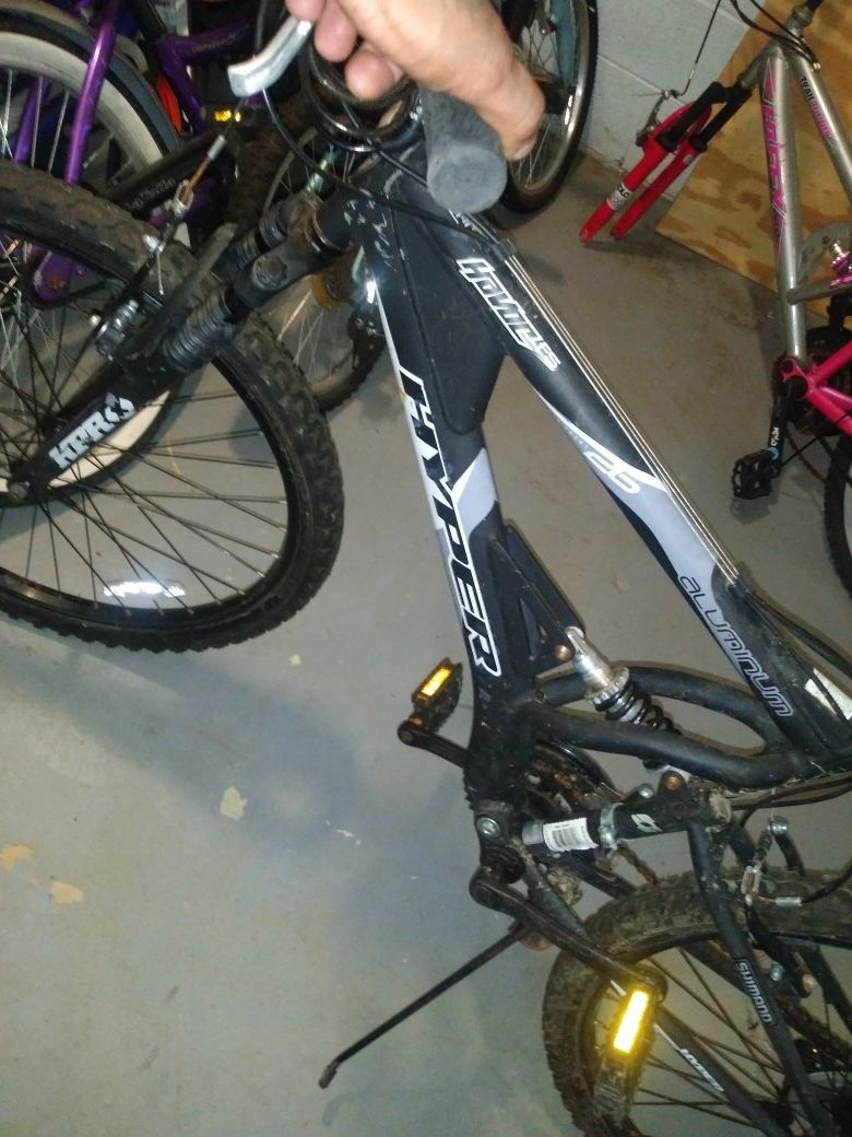 Hyper mountain bike