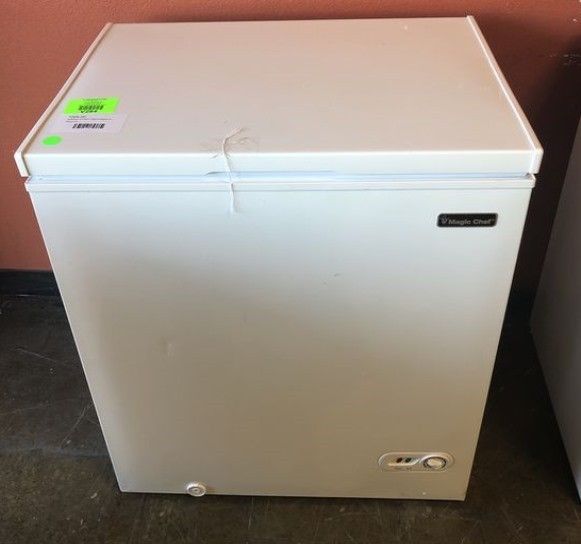 Magic Chef Deep Freezer HMCF5w4 W2A E for Sale in Dallas, TX OfferUp