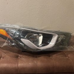 Brand New Right driver Side Headlight For 2015 hyundai elantra  1.8