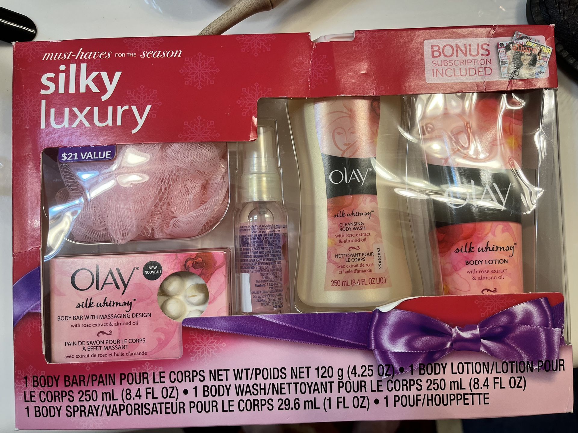 NEW Oil Of Olay Gift Set