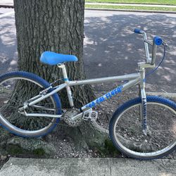 SE BMX SO CAL FLYER bike in great condition ready to ride bicycle 24” wheels 