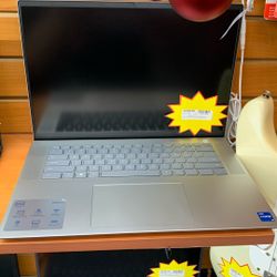 Dell Inspiron 16 5620 i5/8GB/500 Laptop, Lightly Used!