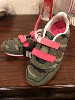 Girls tennis size 4 new