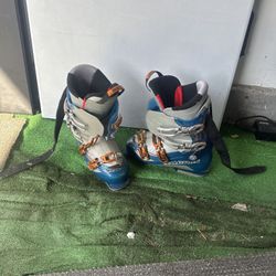 Used Salomon Mission 8 Ski Boots - Size 27