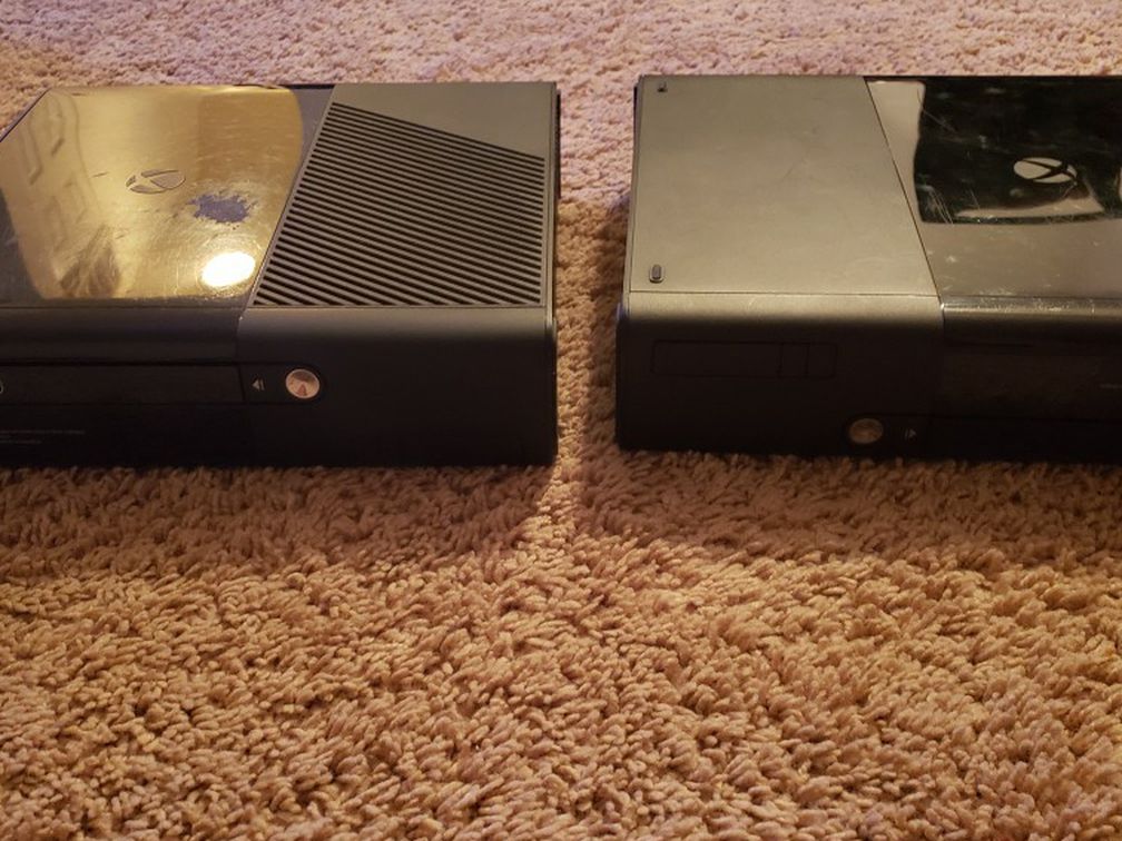 Xbox360 (With No Cables), Kinetic Camera, And Xbox360 Games