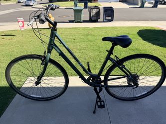 Giant “Flourish” Step-Through Hybrid Bike