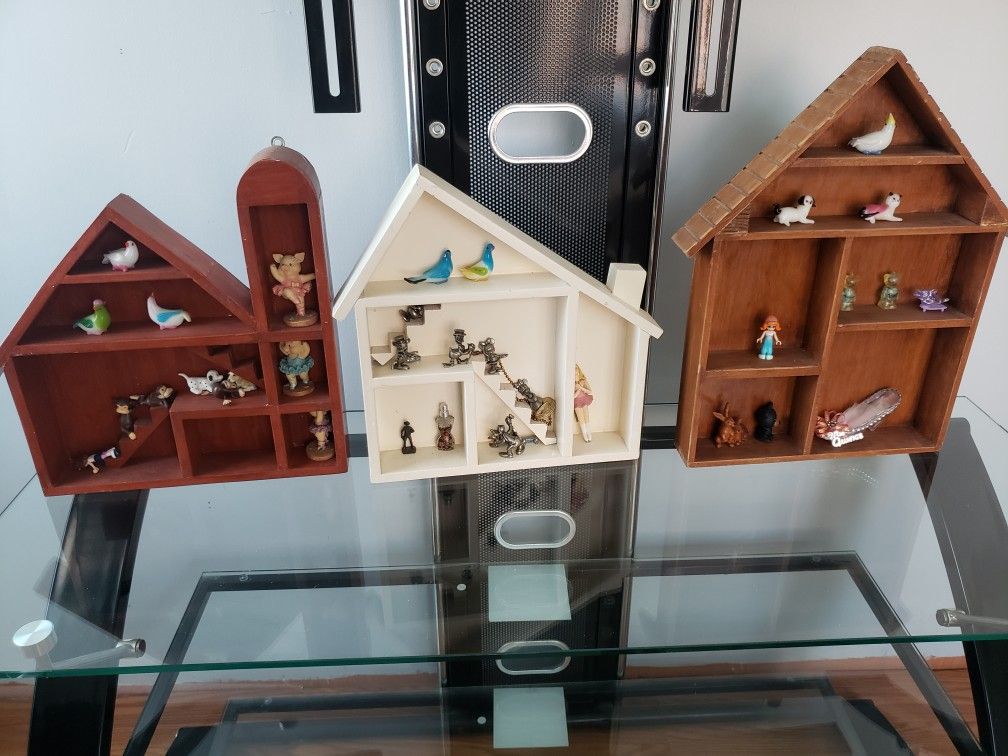 three litte house ornaments