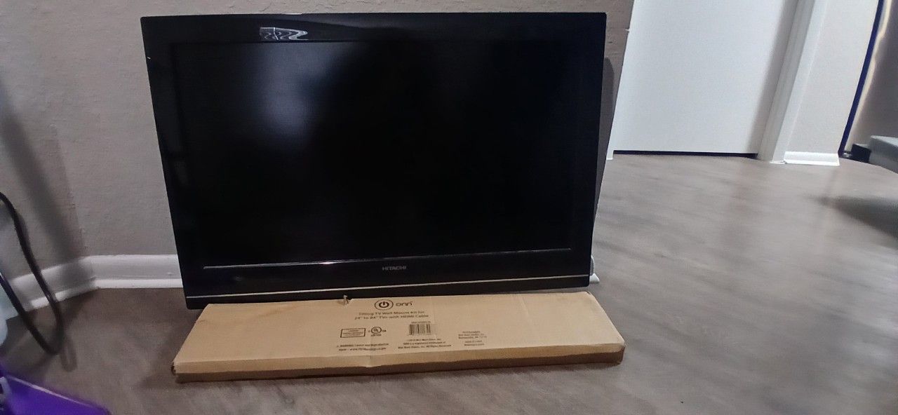 Hitachi 45 Inch TV with Onn Mount