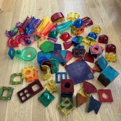 Magnatiles/Picasso Tiles - Magnetic Building Blocks