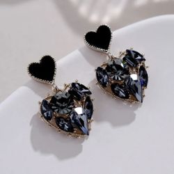 E196- Trendy Grey Crystal Love Heart!