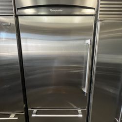36” Thermador Pro Hanndles Built in Refrigerator 
