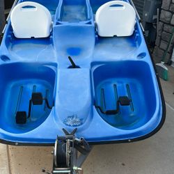 Riviera paddle boat