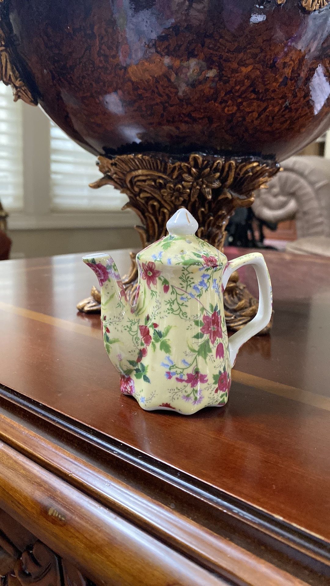 Kettle Shaped Pepper Shaker