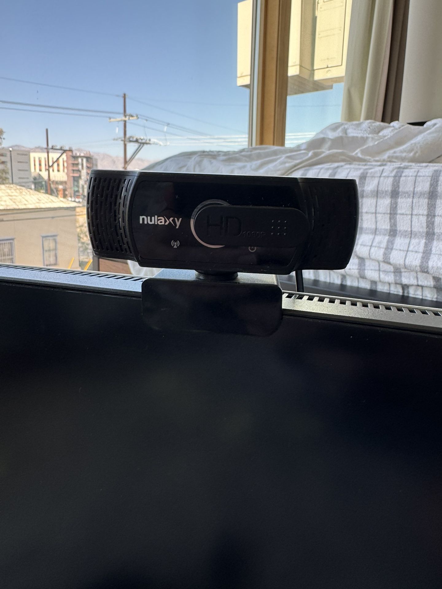 Nulaxy 1080p HD Webcam with Privacy Cover