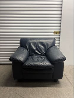 Blue Leather Chair (Free Delivery 🚚)