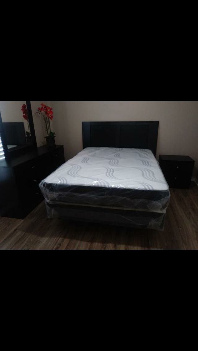 Queen bedroom set everything new in the box
