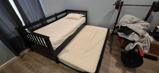 Ikea Brand Black Daybed Trundle Bed Twin/King Size With Drawers WoodDiseño: Estructura de madera oscura con respaldos laterales y trasero de listones 