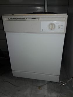 GE white dishwasher