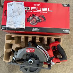 Milwaukee M18 FUEL 18V Lithium-Ion Cordless 7-1/4 in. Rear Handle Circular Saw (Tool-Only)