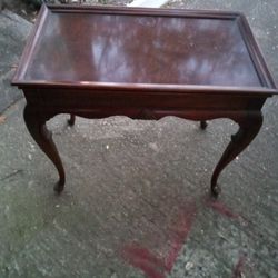 MAHOGANY TABLE (ANTIQUE)