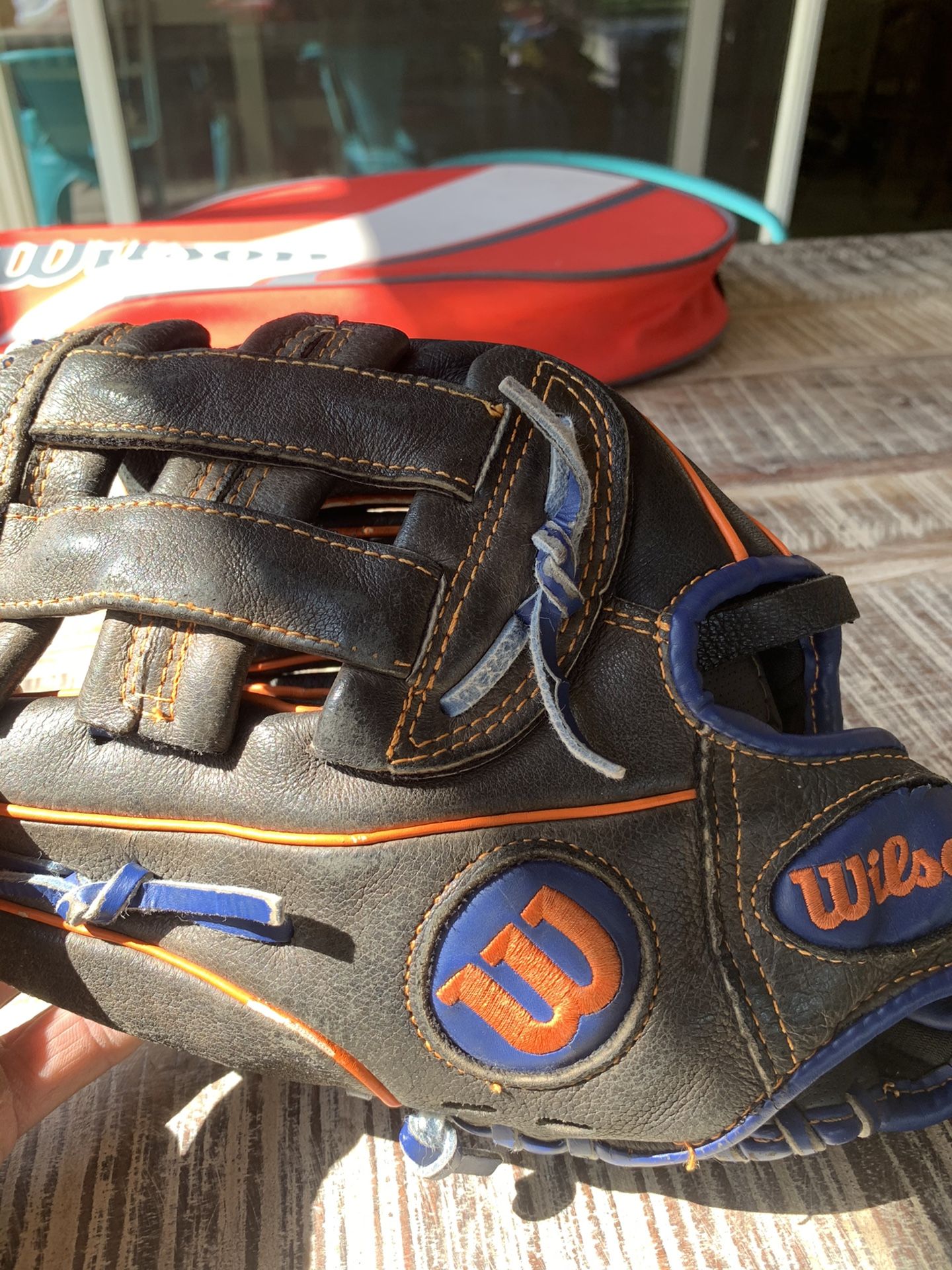Youth Wilson left handed glove maybe size 11