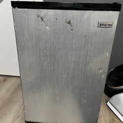Mini Fridge Magic Chef 