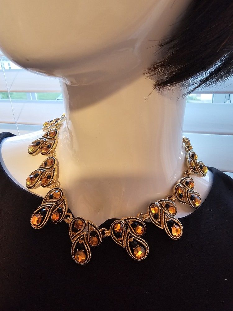 $125.00 - 1970-80's Statement Necklace & Clip-On Earings Set! Elegant/Gorgeous Colors/Like New Condition!