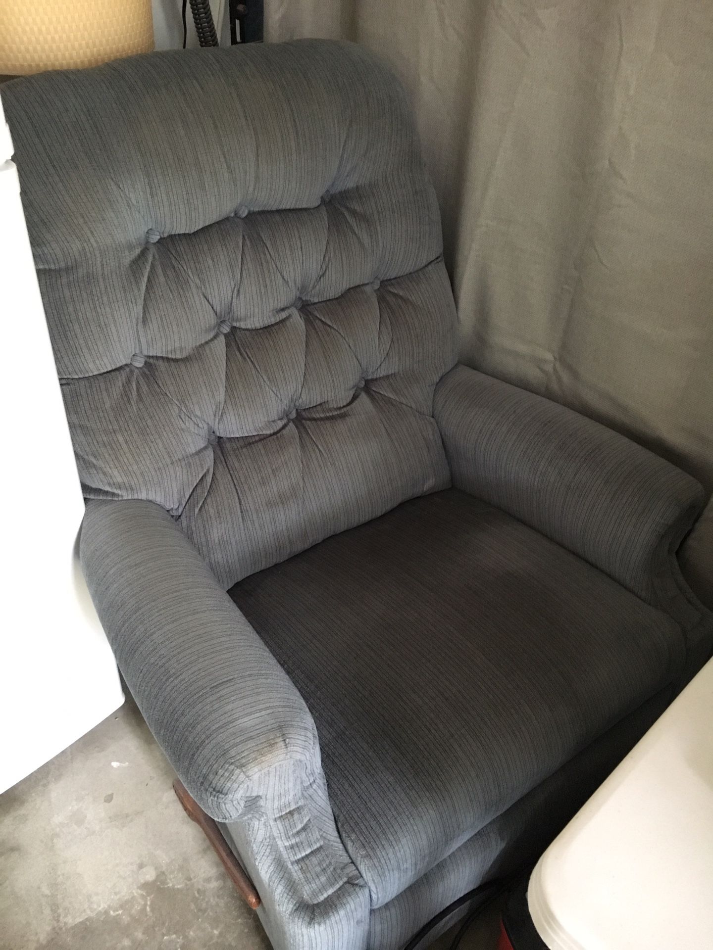 FREE Comfy used lazy boy recliner for Sale in San Diego, CA OfferUp