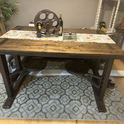 Kitchen Table With Swivel Stools 
