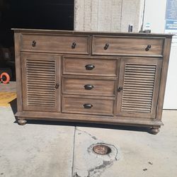 Bedroom Dresser w/mirror