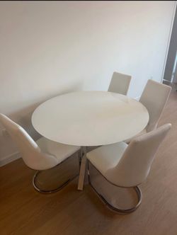 Kitchen dining table w 4 leather chairs